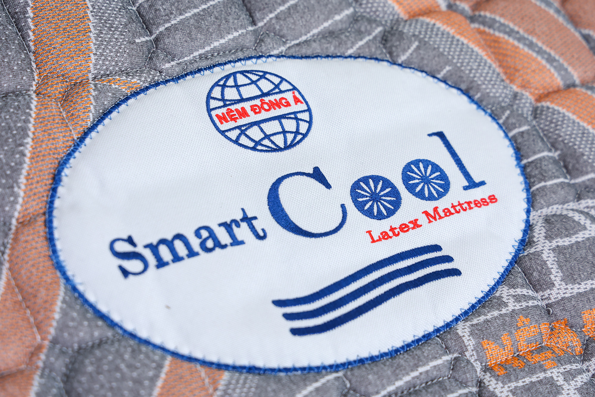 nệm đông á smart cool 2025 thiêu trên áo nệm
